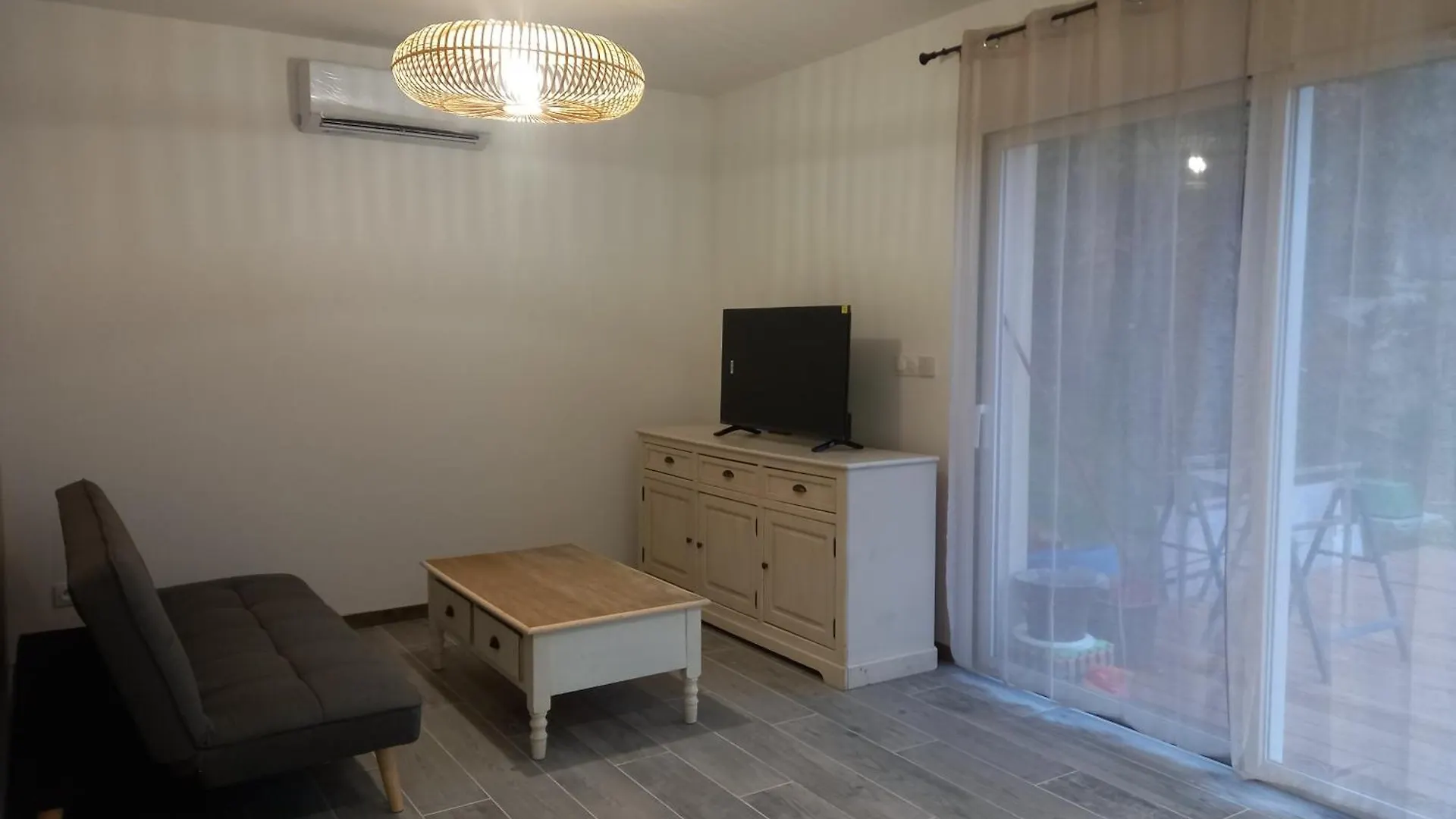Maison 2 Ch Confortable Saint-Montan Holiday home